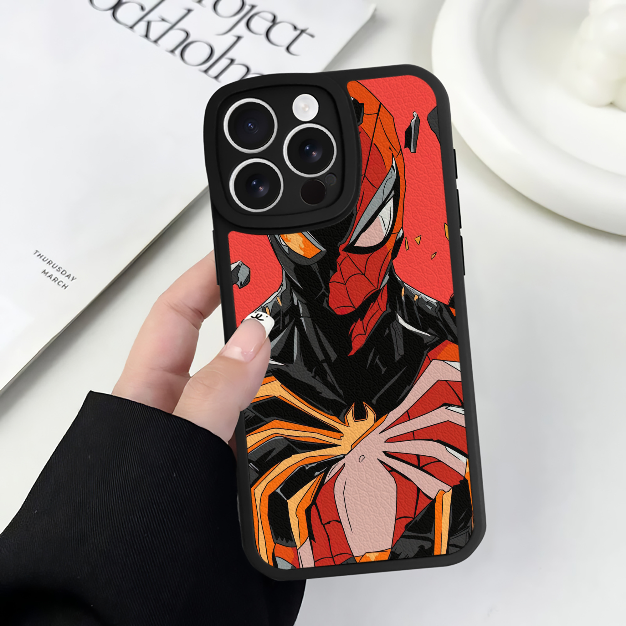 Spider Man スパイダーマン 【iPhone 16シリーズ対応】シリコンスマホケース（レザー調） 材質：シリコン